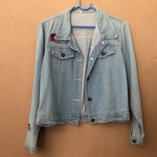 เสื้อยีนส์ปักลาย ทรงสวย ซื้อมายังไม่เคยใส่