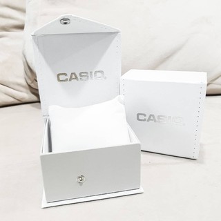 แหล่งขายและราคากล่องขาว Casio พร้อมหมอนด้านใน ช่วยจัดเก็บนาฬิกาให้ห่างไกลจากฝุ่นได้ดีอาจถูกใจคุณ