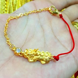 ข้อมือปี่เซี๊ยะ กิมตุ๊งร้อวด้ายแดฃ ประดับเพชร งานหุ้มทองแท้