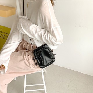 กระเป๋าหนัง Sling bag