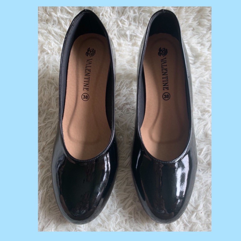 รองเท้าคัทชูผู้หญิง ส้นสูง 2.5 นิ้ว หัวมน สีดำหนังแก้ว ไซส์ 33-48