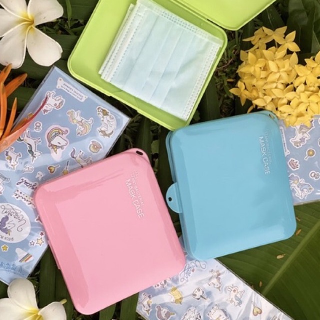 **พร้อมส่งด่วนในไทย** แถมสติ๊กเกอร์ น่ารักๆ ไว้ติดกล่องเก๋ กล่องใส่แมสแบบพกพา กล่องเก็บหน้ากากอนามัย