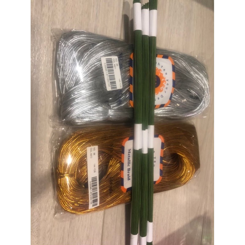 ลวดสำหรับใส่ดิ้นกำละ100เส้น35บาท(เฉพาะลวดนะคะ)