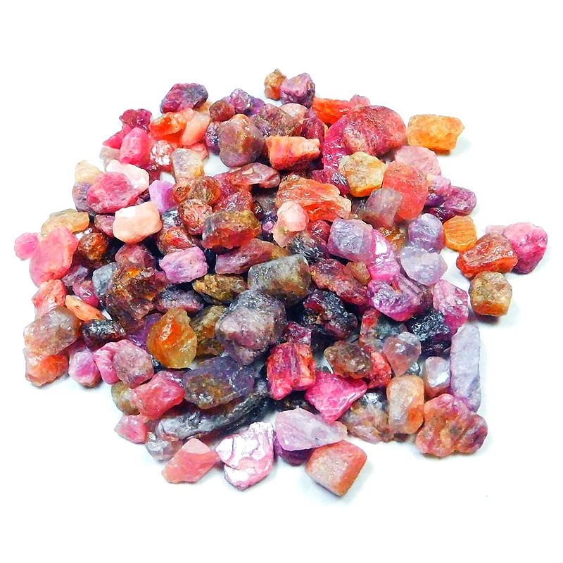 พลอยแซฟไฟร์สีชมพู (Pink Sapphire)พลอยก้อนธรรมชาติ(Natural Rough) หมู่ (Lot) น้ำหนัก 105.63 กรัม สีชมพู เป็นพลอยดิบที่ไม่