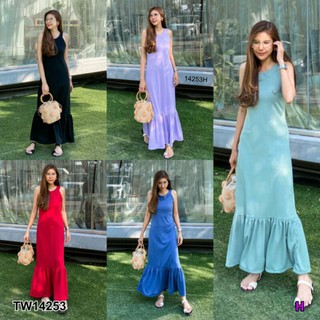 Maxi Dress เดรสยาว แขนเว้า แต่งระบายชายกระโปรง ผ้าร่องยืดเนื้อดี