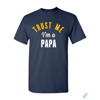 เสื้อยืดโอเวอร์ไซส์เสื้อยืด พิมพ์ลายตลก Trust Me Im Papa เหมาะกับของขวัญวันพ่อ วันพ่อ สําหรับครอบครัวS-3XL