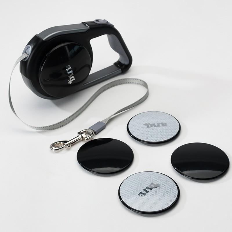 Dog hand holding roe automatic retractable dog leash dog chain small