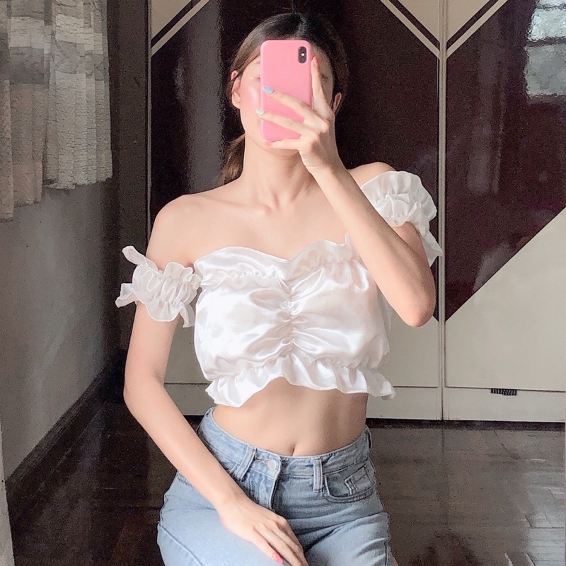 Petite♡︎ ปาดไหล่ผ้าซาตินสีขาว สไตล์คุณหนู สวยหรูดูแพง