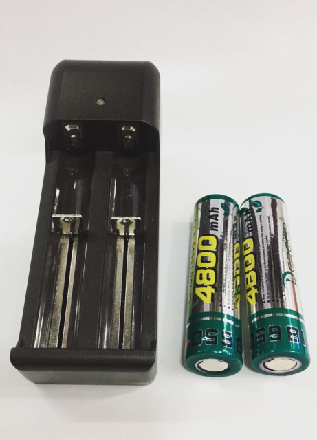 ถ่านชาร์จ18650 3.7V 4800mAh  มีให้2ก้อน พร้อมแท่งชาร์จคู่ 1อัน