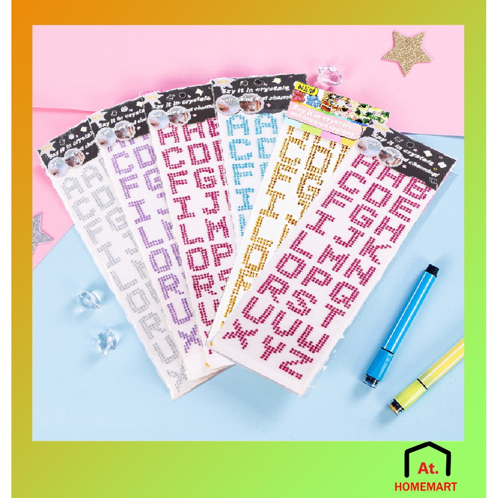 at.homemart สติกเกอร์เพชรอะคริลิค คละสี ตัวอักษร A-Z สีสันสดใส สำหรับตกเเต่ง 1 ชิ้น สติกเกอร์ DIY ตกแต่ง อุปกรณ์งานฝีมือ