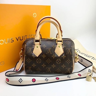 LOUIS VUITTON MEET THE NEW SPEEDY 20 IN ICONIC MONOGRAM กระเป๋าถือทรงหมอน พร้อมสายสะพายข้างครอสบอดี้ แบรนด์หลุยส์วิตตอง