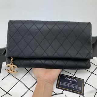 กระเป๋าสะพายข้าง แชลเนล clutch flap in black