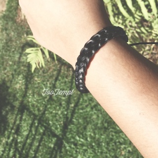 Mini Leather Bracelet  สร้อยข้อมือหนังขนาดเล็ก ลายเชือกสาน