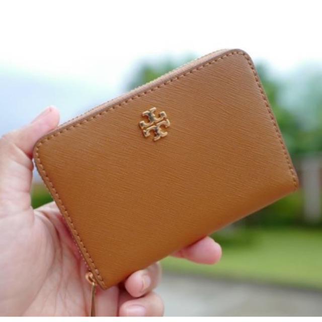 (ผ่อน0%) กระเป๋าสตางค์ ใส่บัตร ใส่เหรียญ หนังแท้ สีน้ำตาล Tory Burch Emerson Zip Coin Case