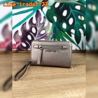 CHARLES &amp; KEITH CLASSIC ZIP WRISTLET ของแท้ ราคาถูก