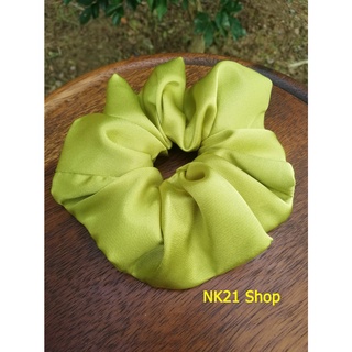 NK21 โดนัทรัดผม หนังยางรัดผม ผ้าซาติน  สีเขียวลูกเเพร์ Satin Scrunchies, ฺGreen pear color. scrunchies,Scrunchies