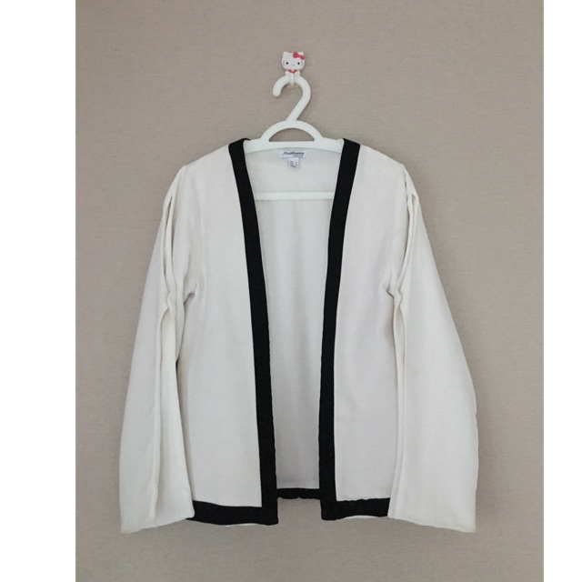 เสื้อ Blazer สีขาวแถบดำ