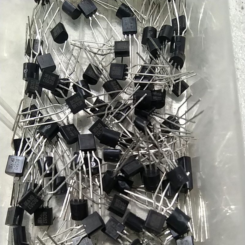 ทรานซิสเตอร์ bc557**