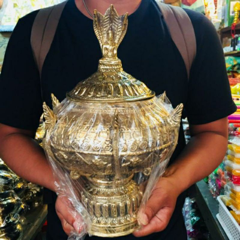 (กว้าง 20 ซม* สูง 35 ซม.) ขันน้ำมนต์ทองเหลืองปลุกเสกแล้ว ด้านในอุดเทียนชัย ใช้ทำขันน้ำมนต์