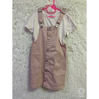ชุดกระโปรงเอี่ยมพร้อมเสื้อยืดสีชมพู #8-9y