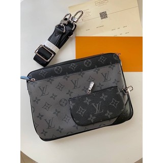 กระเป๋าสะพายข้าง Louis Vuitton