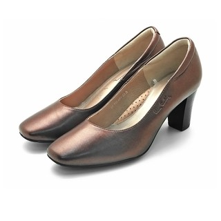 Pierre Cardin รองเท้าผู้หญิง รองเท้าส้นสูง Pump นุ่มสบาย ผลิตจากหนังแท้ สีน้ำตาล รุ่น 27SD431