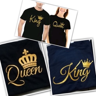 เสื้อยืดแขนสั้นลําลอง พิมพ์ลายการ์ตูน King &amp; Queen ทรงหลวม พลัสไซซ์ สําหรับคู่รัก