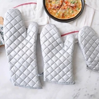 ถุงมือกันร้อนสีเงินแบบหนาที่สุด(เป็นคู่) ใช้กับเตาอบ สำหรับอบขนม เบเกอรี่ ทนความร้อน