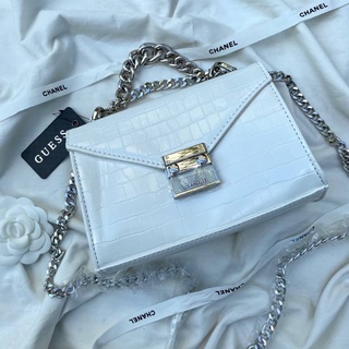 กระเป๋าสะพายข้าง Guess Lynda Mini Chain Crossbody ของแท้