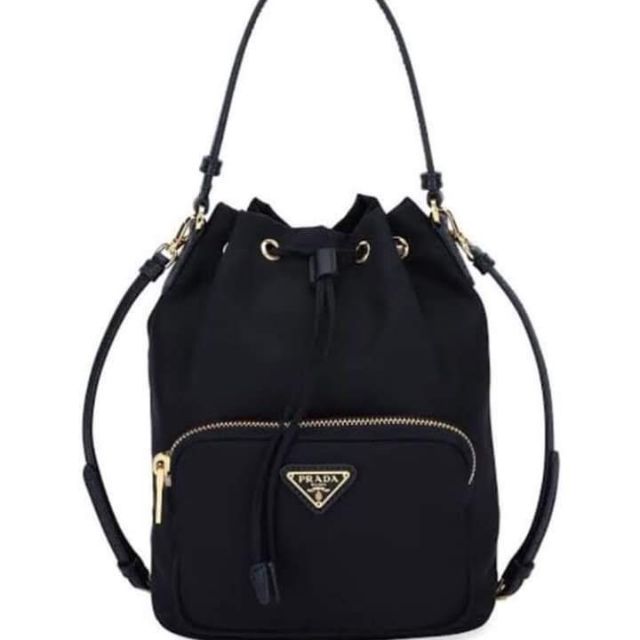 กระเป๋าทรงขนมจีบ prada