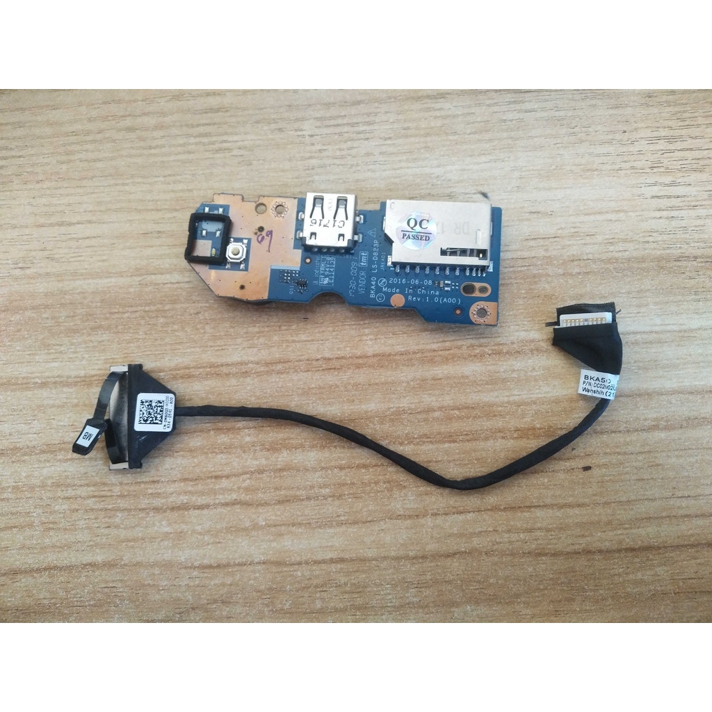 Dell Inspiron 7000 7560 7460 7472 7572 P74G แล็ปท็อปปุ่มสวิทช์ USB IO card reader board LS-D823P