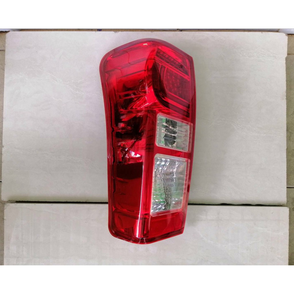ไฟท้าย ISUZU D-MAX ปี2014(ไฟ LED) ข้างLH (ซ้าย) ตราเพชร ราคาดวงละ 1150บาท