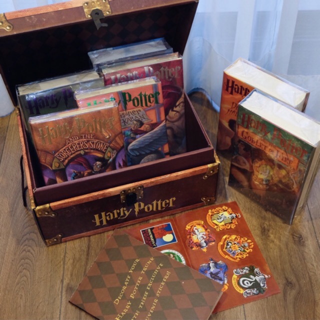 พร้อมส่ง Boxset หนังสือ Harry Potter ฉบับ US Original ปกแข็งพร้อมหีบ