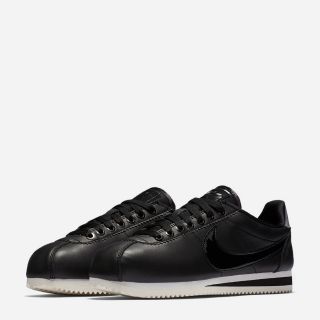 รองเท้าผ้าใบผู้หญิง nike classic cortez SE premium