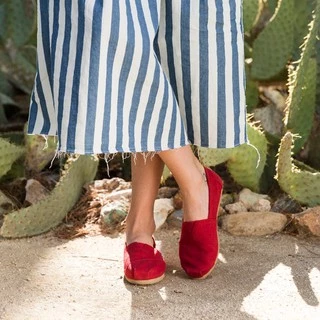 งานดีที่สุด!! เติมของเพิ่มแล้วจ้า TOMS คลาสสิก สลิป-ออน