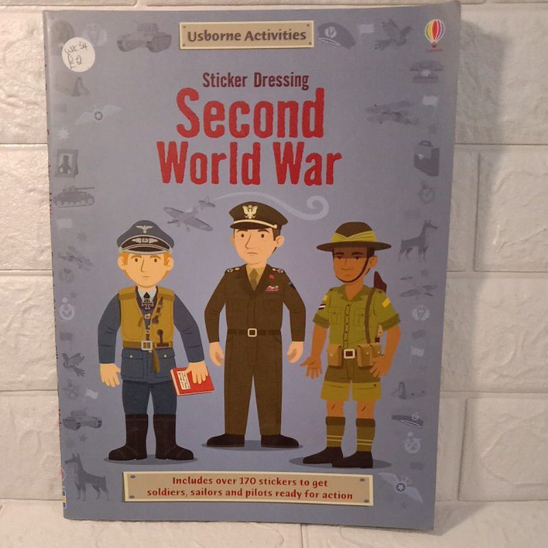 sticker dressing Second World War หนังสือกิจกรรมปกอ่อนมือสอง -ab2/2