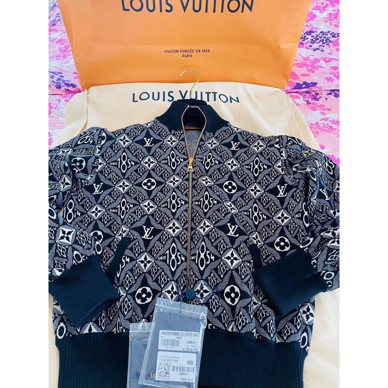 Sold Out Louis Vuittonเสื้อเเขนยาวคาร์ดิแกน ของแท้100% มือสอง ใส่ 2 ครั้ง ใหม่มาก Sold Out