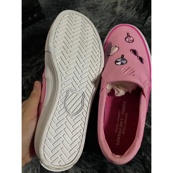 ส่งต่อรองเท้า k-swiss