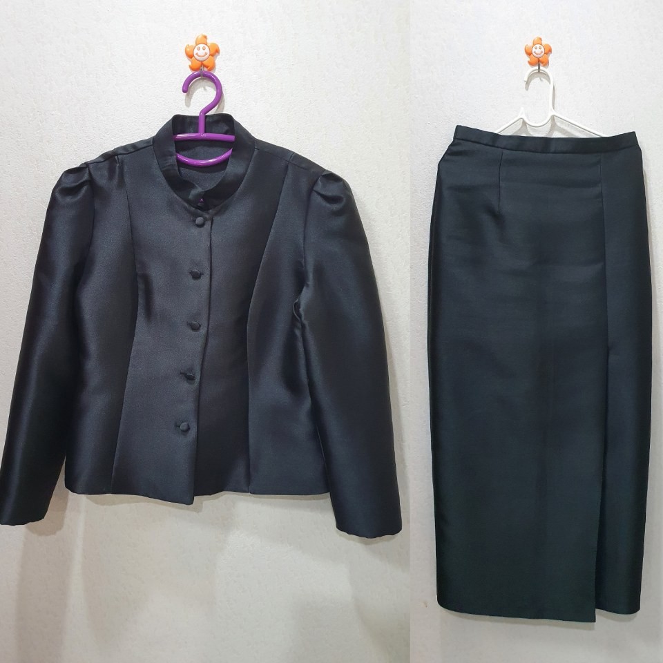 ชุดไทยจิตรลดา สีดำ ตัดเย็บอย่างดี ซับในทั้งเสื้อและกระโปรง