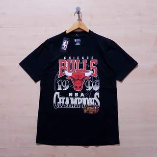 เสื้อยืดโอเวอร์ไซส์เสื้อยืด ลาย Nba CHICAGO BULLS CHAMPIONS 1996 สีดําS-3XL