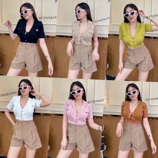 เสื้อครอปเอวลอย งานผ้าไหมพรมทรงคอเว้าแต่งโปโลกระดุมผ่าหน้า