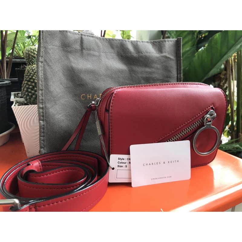 กระเป๋า Charles & Keith