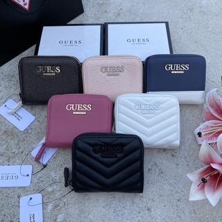 พร้อมส่ง Guess กระเป๋าสตางค์ใบกลาง 💗