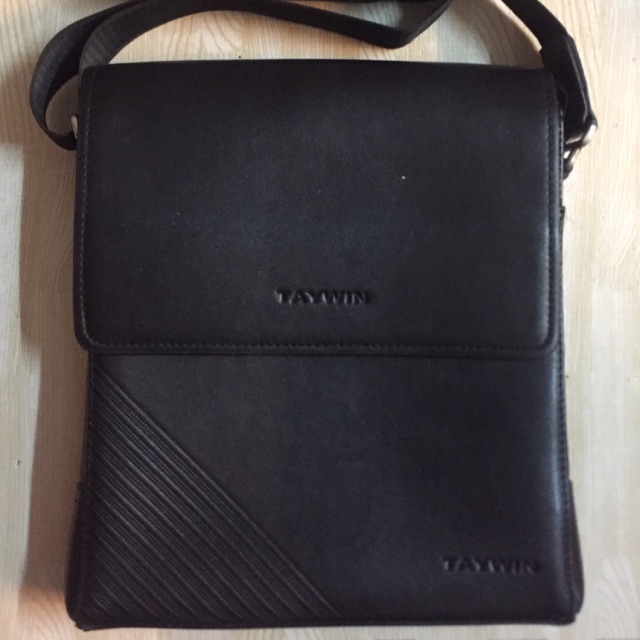 TAYWIN กระเป๋าสะพายข้าง ผู้ชาย หนังแท้ ของแท้100%  ต้องซื้อเลยจ้า