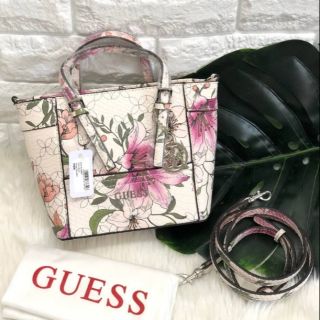 กระเป๋าถือหรือสะพายข้าง  New!!!
GUESS DELANEY MINI MULTI BAG