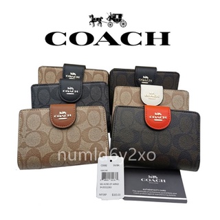 COACH กระเป๋าผู้หญิง รุ่น Medium Corner Zip Wallet C0082