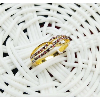 แหวนสีทองประดับเพชรแถวคู่สีแดง สวย น่ารักมากๆ ขนาดไซส์ 6.5 US นิ้ว N0937 มีตำหนิเพชรหลุด 1 เม็ด