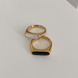 imean.store - Black and pearl white enamel ring with titanium +18k gold | แหวนงานไทเทเนี่ยมชุบทองเค18k สีขาวและสีดำ