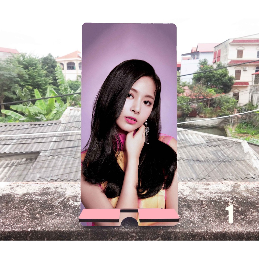 Twice Yes Or Yes ที่วางโทรศัพท์ไม้ (หลายรุ่น)