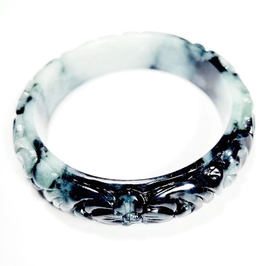 (J49) กำไลหยก แกะสลัก พม่าแท้ Jadeite Type A  Size 57.9 mm. หยกแท้ 100% งานแกะสวยปราณีต งดงาม